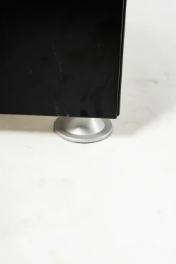 Sockelkommode Menos Mattlack Pianoschwarz Griff Füße Alufarbig