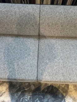 Sofa 260 Lago Stoff Grau Rücken Leder Schwarz Füße Schwarz