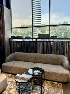 Sofa 260 Lago Stoff Grau Rücken Leder Schwarz Füße Schwarz