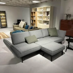 Sofa 386 Mera Stoff 24 551 Umbragrau Gestell Stahl Verkehrsschwarz Pulverbeschichtet Inklusive Kissen