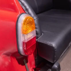 Sofa 21689 Vintage Autoform Ambassador mit Scheinwerfern Leder/Metall schwarz-rot