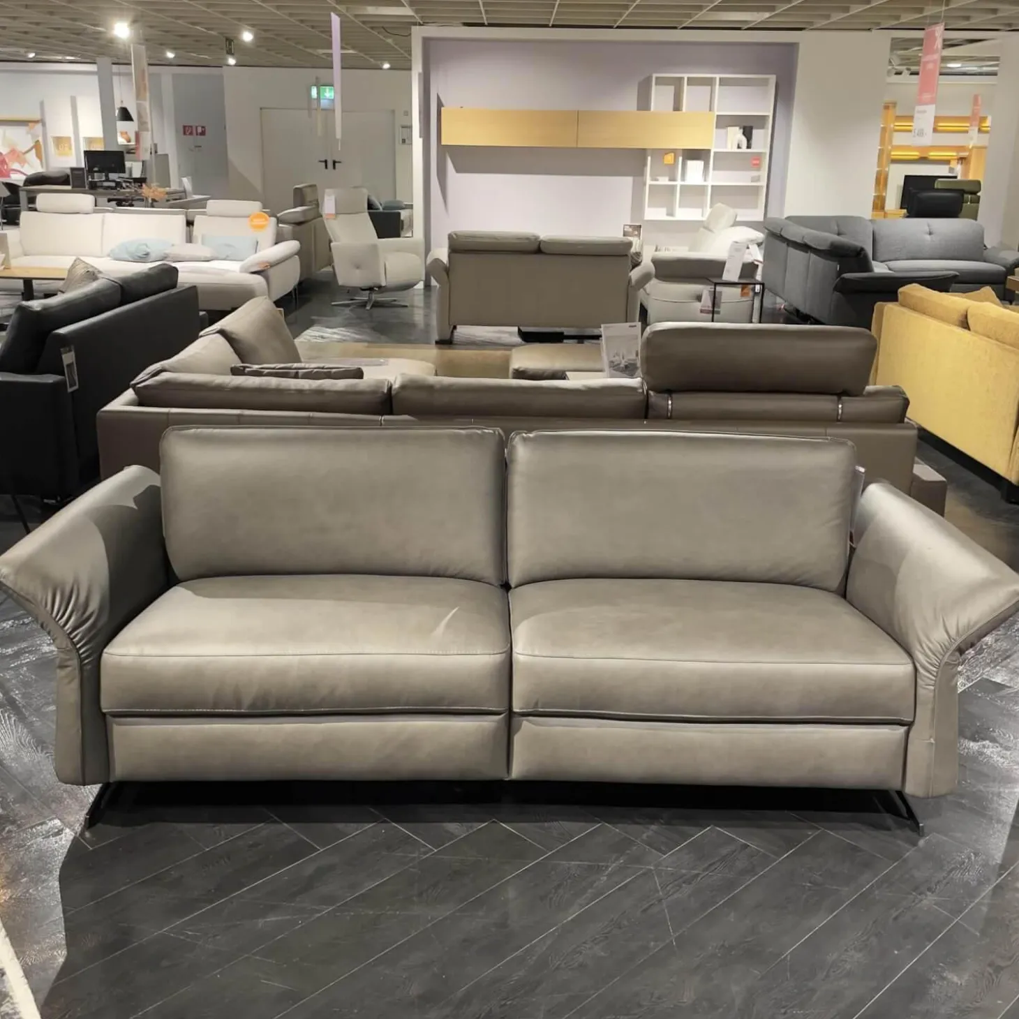 Sofa Adora Bezug Leder Kenia LG1 Grey Grau Füße Schwarz 01BL