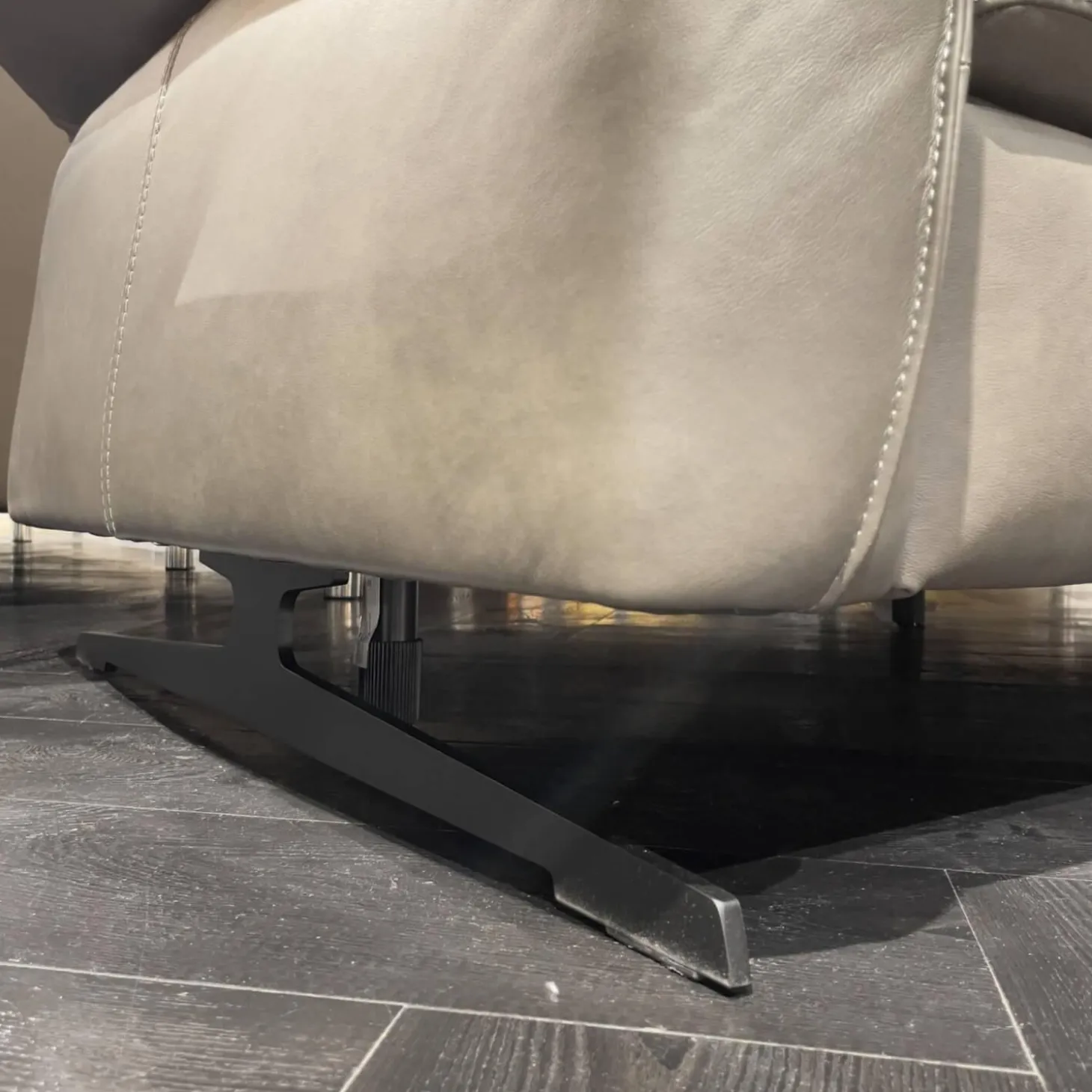 Sofa Adora Bezug Leder Kenia LG1 Grey Grau Füße Schwarz 01BL