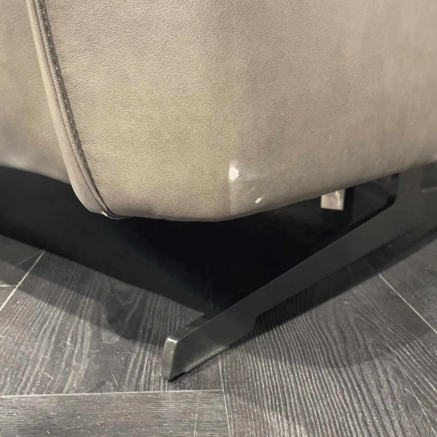 Sofa Adora Bezug Leder Kenia LG1 Grey Grau Füße Schwarz 01BL