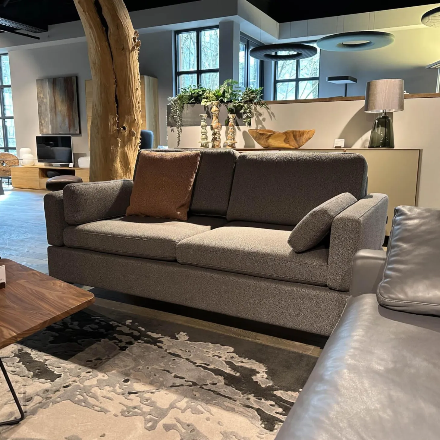 Sofa Alba Stoff 5275 96 Grau Winkelfuß Schwarz Mit Klappbaren Armlehnen