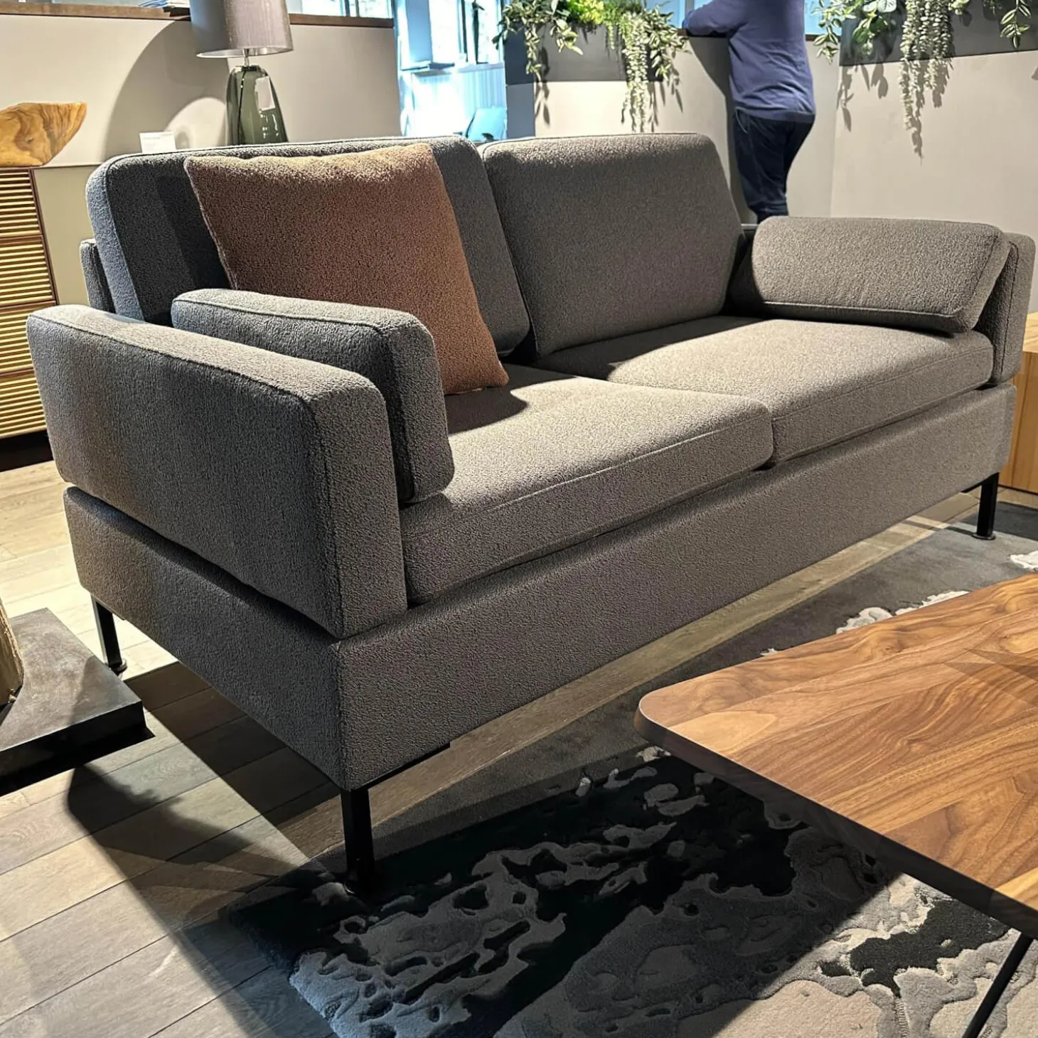 Sofa Alba Stoff 5275 96 Grau Winkelfuß Schwarz Mit Klappbaren Armlehnen