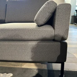 Sofa Alba Stoff 5275 96 Grau Winkelfuß Schwarz Mit Klappbaren Armlehnen