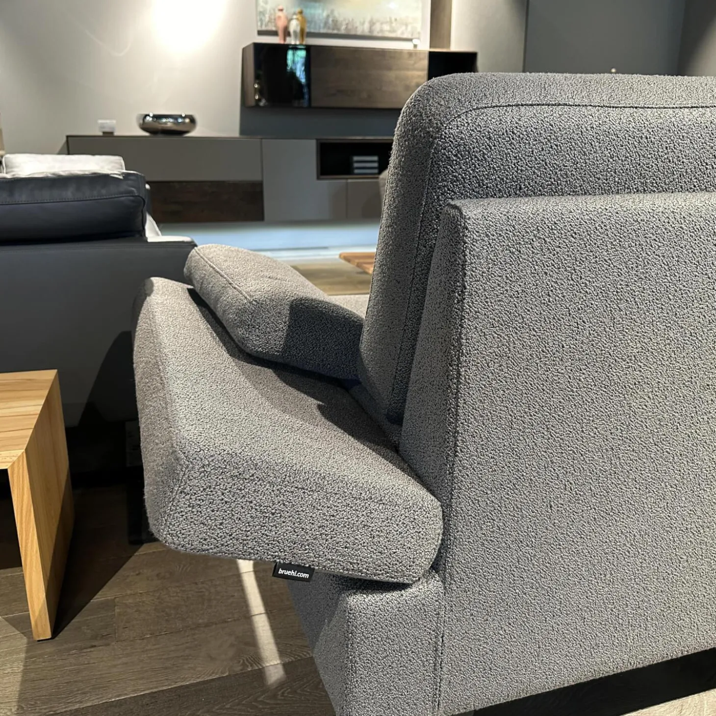 Sofa Alba Stoff 5275 96 Grau Winkelfuß Schwarz Mit Klappbaren Armlehnen