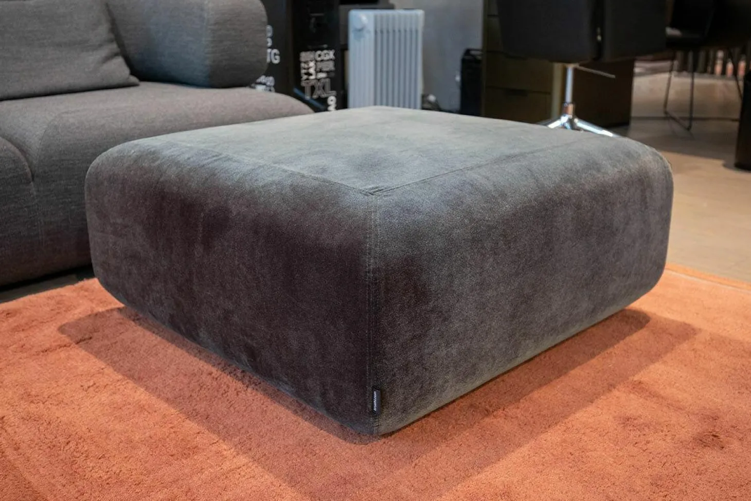 Sofa All Together Stoff 4448-99 Grau Meliert Inklusive Hocker Stoff 4473-98 Dunkelgrau