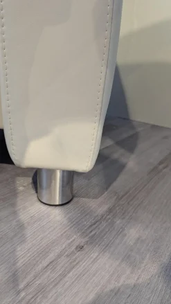 Sofa Arion Leder Paloma Light Grey Grau Stahlfuß 001 Edelstahl Poliert Holzteile Wenge Kopfstütze Höhenverstellbar Inklusive Hocker Mit Tischablage