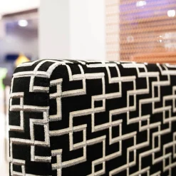 Sofa Bella Bezug Stoff 83567 Eileen Schwarz/Grau Rahmen Und Füße Massivholz Schwarz Gebeizt