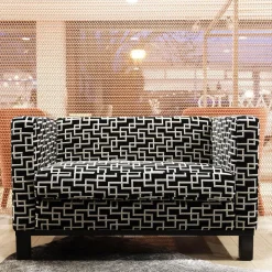 Sofa Bella Bezug Stoff 83567 Eileen Schwarz/Grau Rahmen Und Füße Massivholz Schwarz Gebeizt