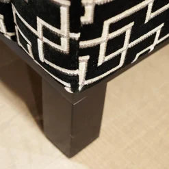 Sofa Bella Bezug Stoff 83567 Eileen Schwarz/Grau Rahmen Und Füße Massivholz Schwarz Gebeizt