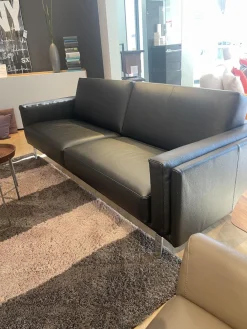 Sofa Bellice 679 Leder Senso Schwarz Füße Sobrio Aluminium