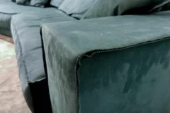 Sofa Budapest Soft Leder Kashmir Jade Petrol Gestell Satiniertes Rohmetall mit 4 Kissen