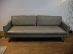 Sofa Buster 1348L Bezug Leder Rhino Grau Füße Nickel Schwarz Inklusive Kissenstützen