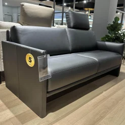 Sofa Cara 009 In Leder 38.110 Verkehrschwarz Schwarz Niedriges Rückenkissen Sitzkomfort Classic Mit Kopfstütze Und Kissen