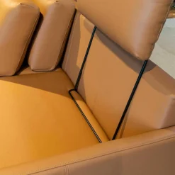 Sofa Cara Mit Kopfstütze Leder 38.111 Ockerbraun Spangenfuß Stahl Schwarz