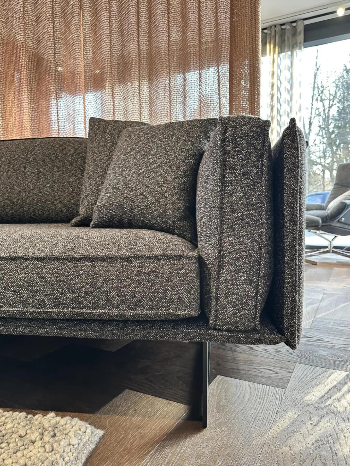 Sofa Cube Air Stoff Mara IP1763 494 Grau Füße Metallkufe Schwarz Mit Kissen
