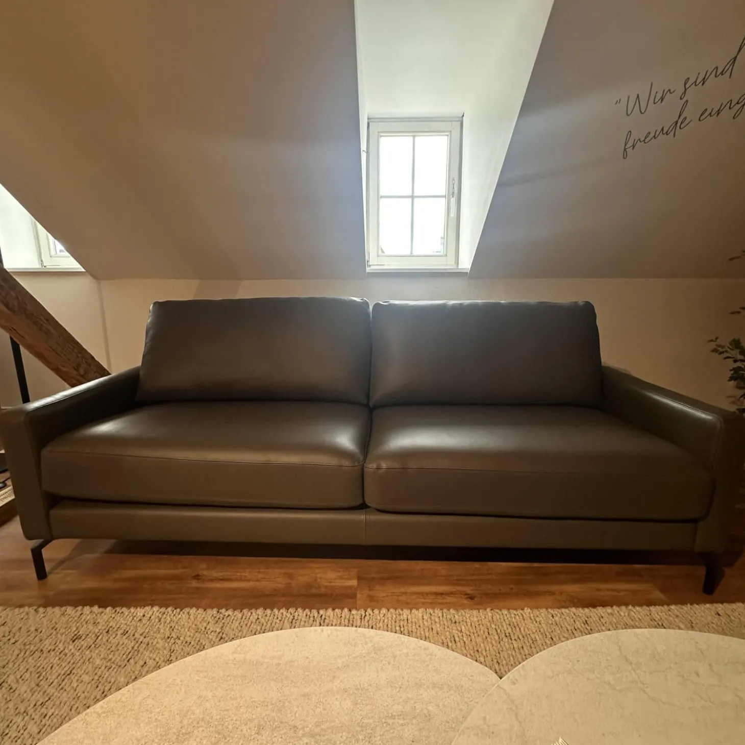 Sofa Cuneo 100 Leder Seminole 51 Nachtgrau Anthrazit Schwebefuß Eric Schwarz