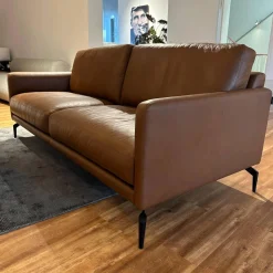 Sofa Cuneo Bezug Leder Anilina Touch 19 Cognac Braun Schwebefüße Metall Schwarz Lackiert