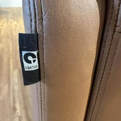 Sofa Cuneo Bezug Leder Anilina Touch 19 Cognac Braun Schwebefüße Metall Schwarz Lackiert