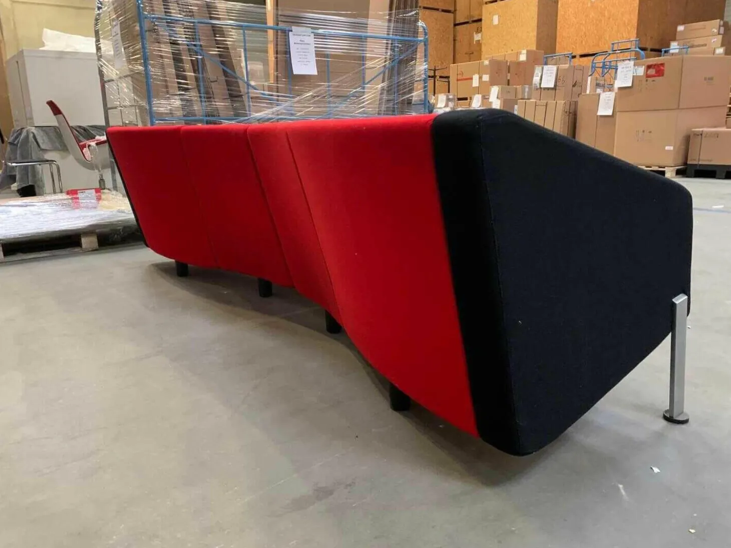 Sofa Decision Stoff Rot Schwarz Gestell Verchromt