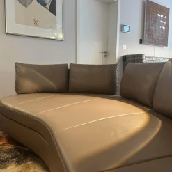 Sofa DS 167 129 Leder Touch Taupe Grau Füße Edelstahl Inklusive Kissen