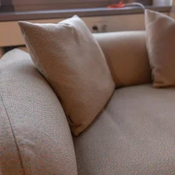 Sofa Echo Bezug Stoff Mica Melba Grau Gestell Metall Schwarz