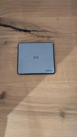 Sofa Edit 2 Leder D Dolce Cola Grau Braun Plateau 2 Balkeneiche Furniert Geölt Mit LED Beleuchtung Und Soundsystem