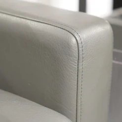 Sofa Ego F011 Bezug Leder 40.308 Schiefergrau Gussfuß Aluminium Poliert Inklusive 1 Kissen