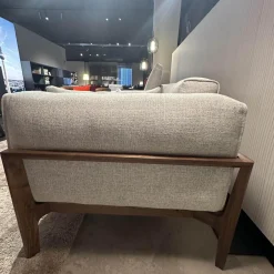 Sofa Elm Stoff 8300 Lichtgrau Grau Gestell Nussbaum Natur Geölt Braun Inklusive Kissen