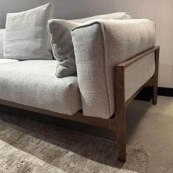 Sofa Elm Stoff 8300 Lichtgrau Grau Gestell Nussbaum Natur Geölt Braun Inklusive Kissen
