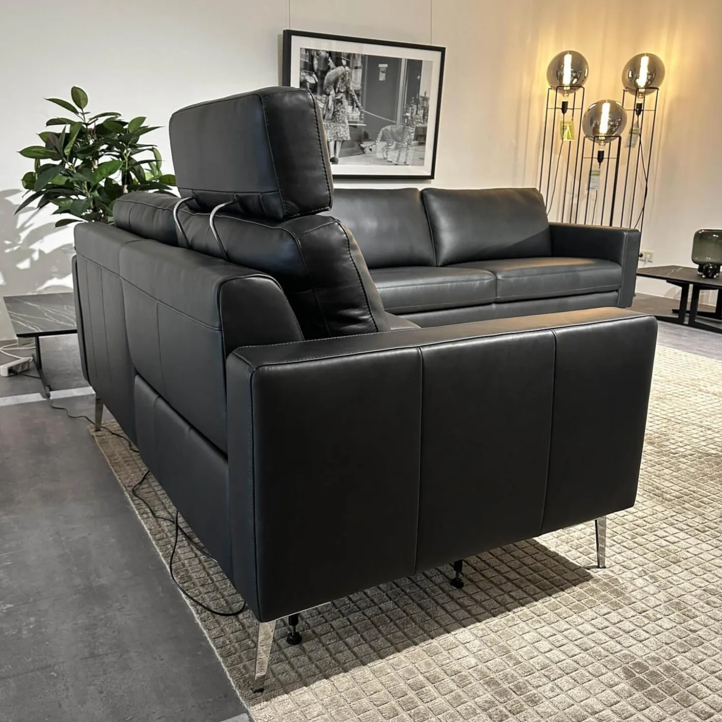 Sofa Enna Leder L40 Rancho Nero WR51 Schwarz Metallkufe Metallfuß Chrom Mit Kopfstütze