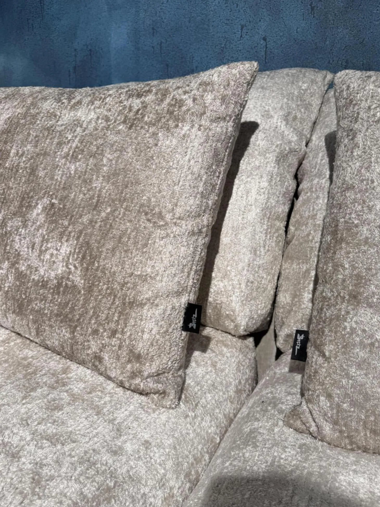 Sofa Esfera Stoff 66 Grau Vintage Velvet 65 Moonlight mit 3 Kissen