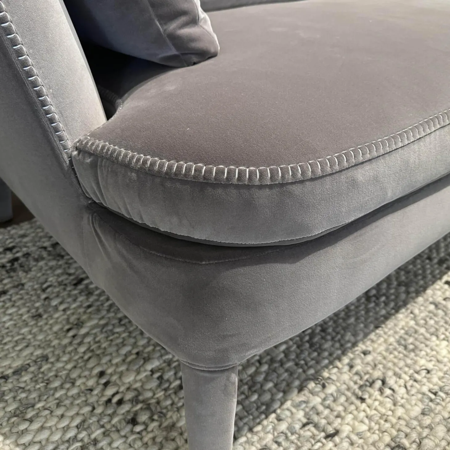 Sofa Febo 2833TS Stoff 2053251 Sirio Grau Füße Mit Stoff Bezogen Inklusive Rückenkissen