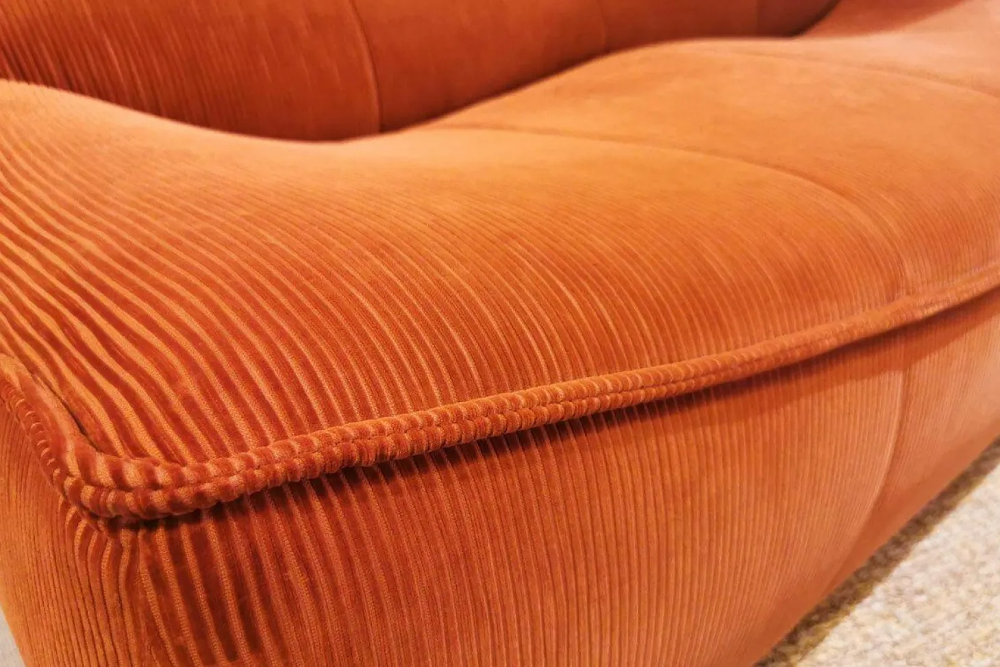 Sofa Florence 2Z Cordstoff Strada 74 Ziegelrot