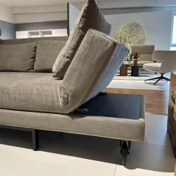 Sofa Four Two Stoff 2813 0021 Greige Grau Beige Metallkufen Und Rollen Schwarz