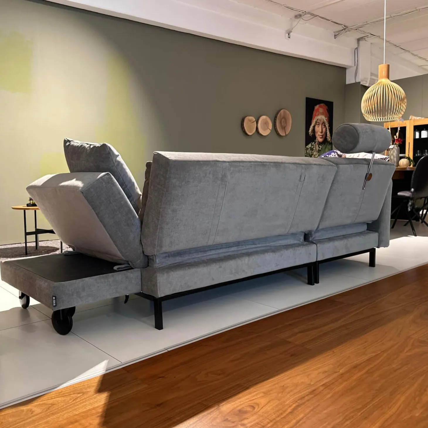 Sofa Four Two Stoff 2813 0021 Greige Grau Beige Metallkufen Und Rollen Schwarz