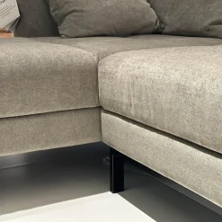 Sofa Four Two Stoff 2813 0021 Greige Grau Beige Metallkufen Und Rollen Schwarz