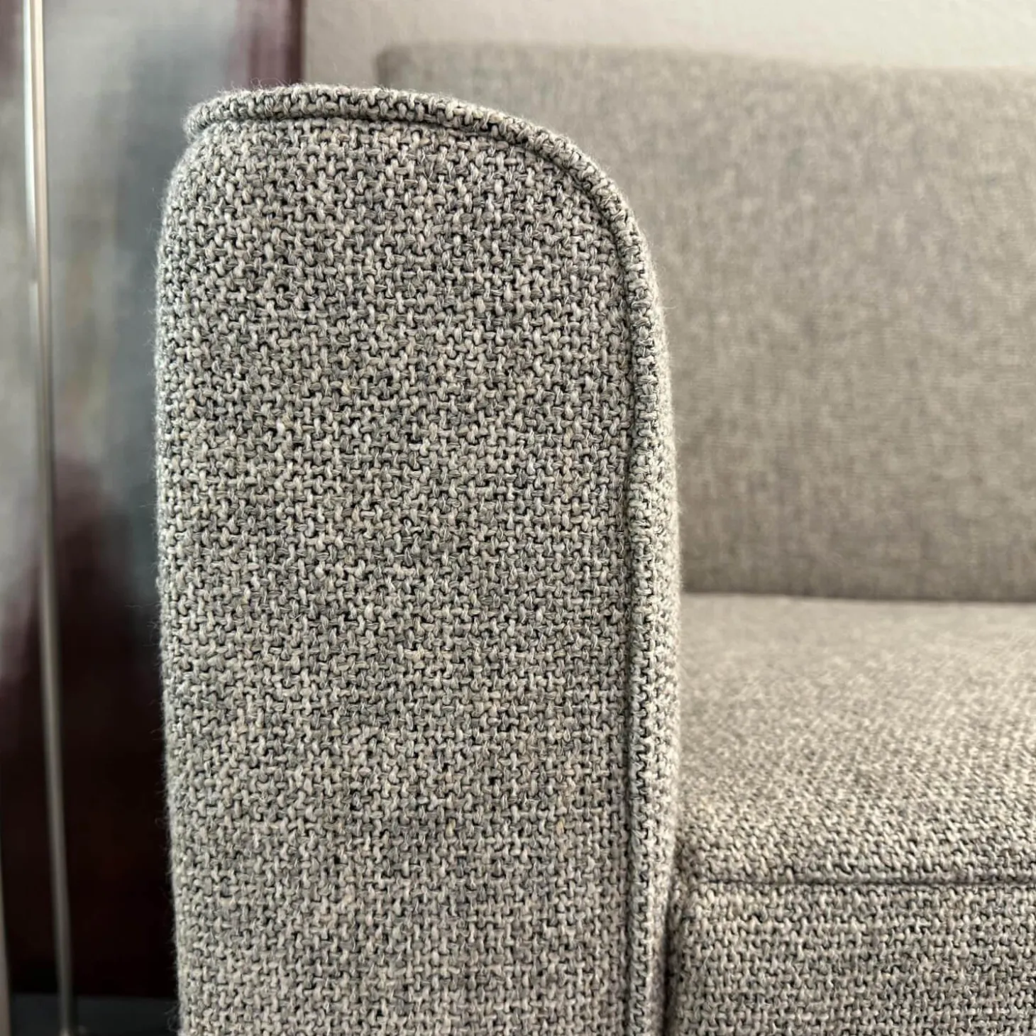 Sofa Glove 8950 SO140 Stoff Bembebis C0720 Grau Untergestell Lackiert Bronze