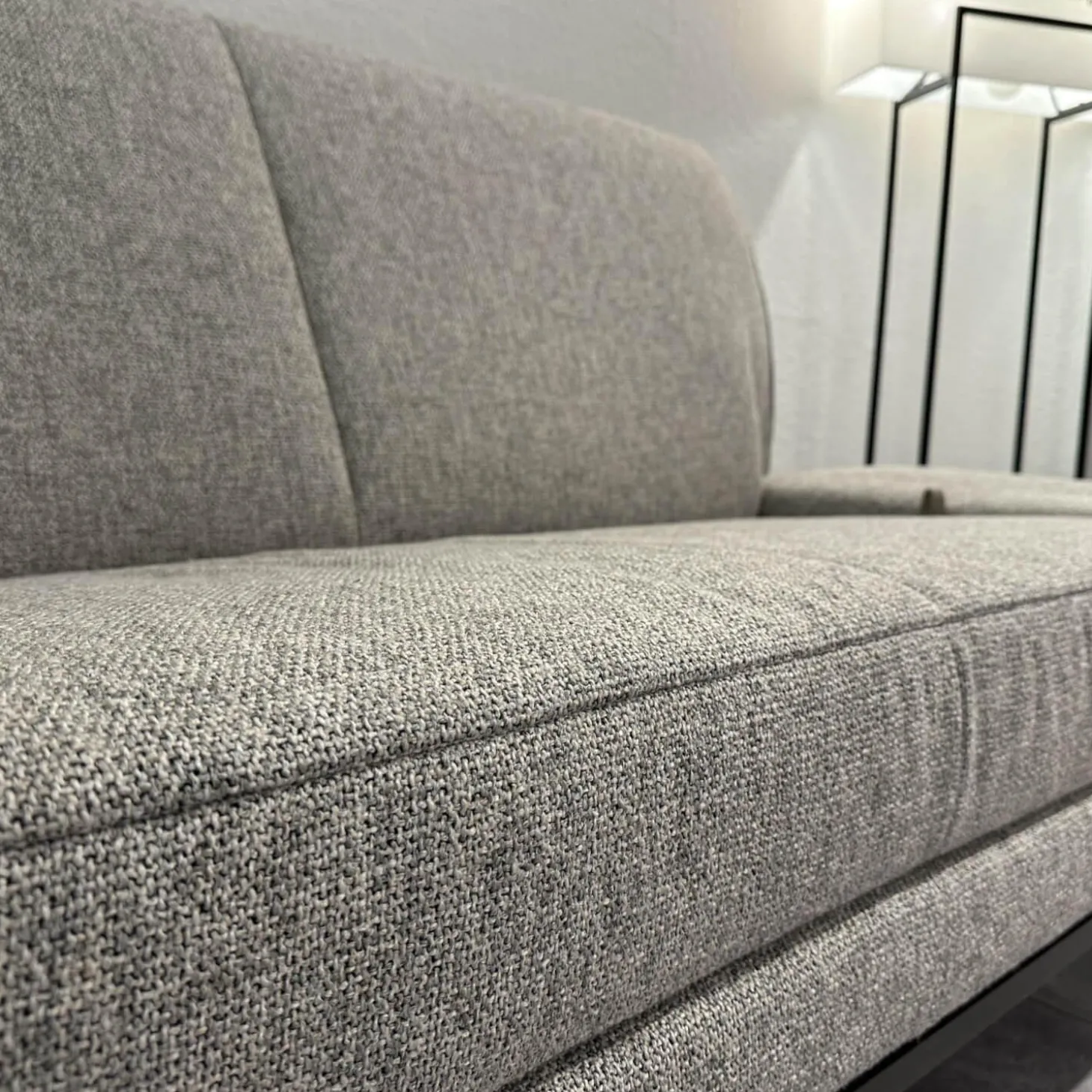 Sofa Glove 8950 SO140 Stoff Bembebis C0720 Grau Untergestell Lackiert Bronze