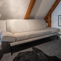 Sofa Glove Pure Stoff Bembebis C0720 Grau Gestell Schwarz Lackiert