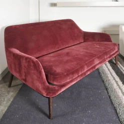 Sofa Grace Bezug Stoff City Velvet Reloaded CA7832 095 Rot Füße Holz Braun