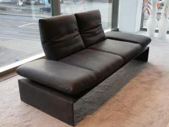 Sofa Harriet Leder A India Omega Schwarz Metallfuß Matt Satiniert