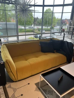 Sofa Hedda Stoff Velvet 16 Yellow Gelb Füße Kunststoff Schwarz