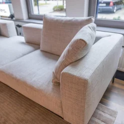 Sofa Jaan Living Bezug Stoff Duala 7674 Off-White Weiß Grau Untergestell Schwarz Pulverbeschichtet Matt Inklusive Kissen Und Ablageboard