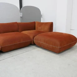 Sofa Jalis 21 Stoff 9072 Kürbis Orange Rot Nahtband 5091 Mittelgrau