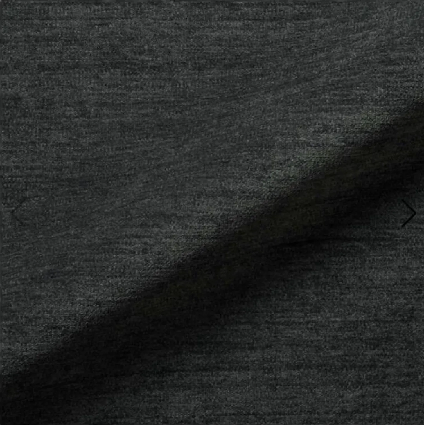 Sofa Jalis Stoff 8145 Dunkelgrau Nahtband Grau mit einem Rückenkissen