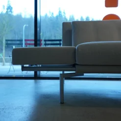 Sofa Jason 390 25 FLFR 2,5 Sitzig Stoff Summit Chalk Grau Gestell Velourmatt Grau